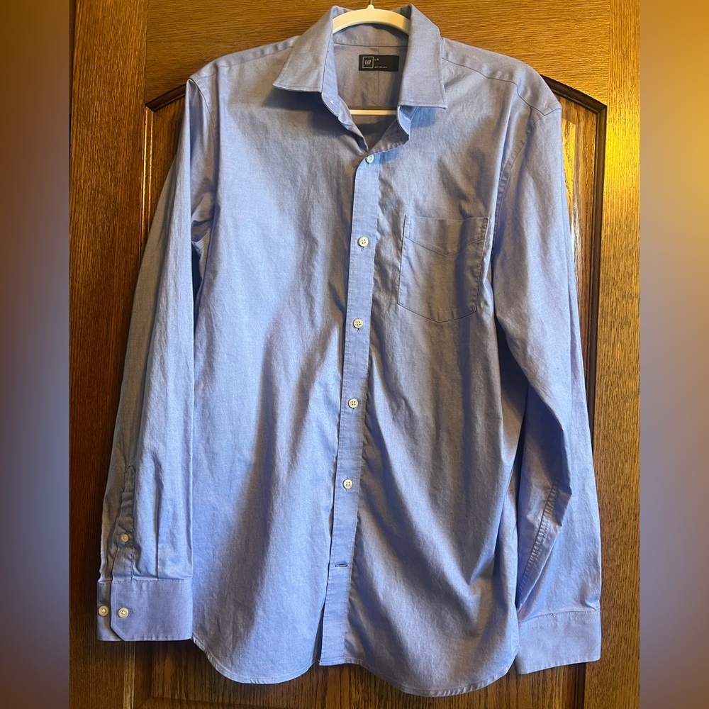 GAP Men's Light Blue Button-Down Dress Shirt